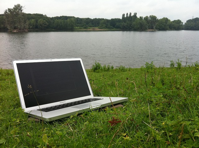 laptop-outside